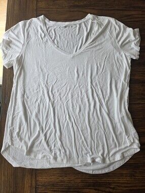 Abercrombie & Fitch Women's White V-Neck Short Sleeve Tee